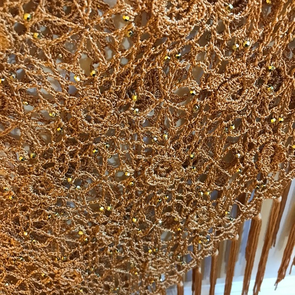 Vintage Gold crocheted overlay - Picture 2 of 2